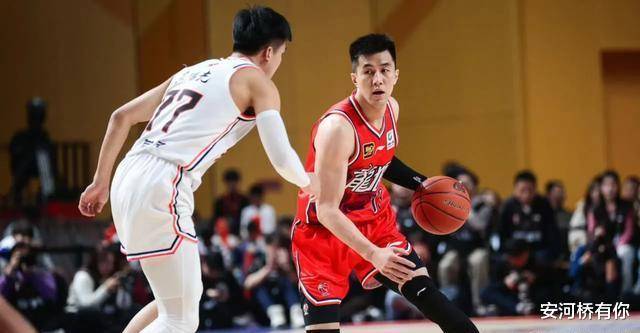 包含CBA季后赛今夜走向成谜，广州队强势反弹，更衣室稳定，纪律约束更严格的词条