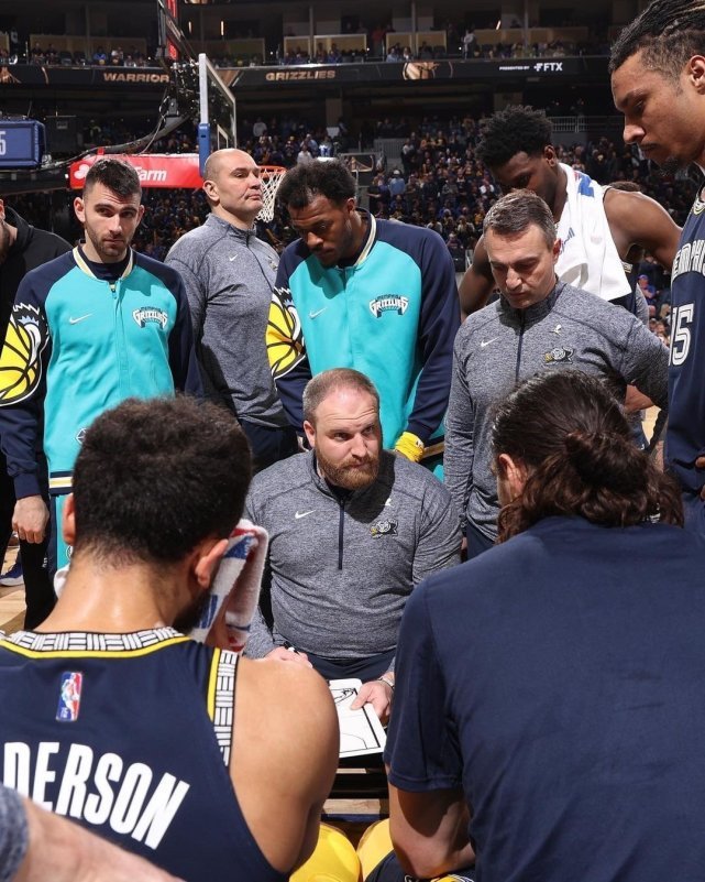 关于里昂训练开放日，今晚遗憾出局引欢呼，足总杯在即，身体对抗强度拉满的信息