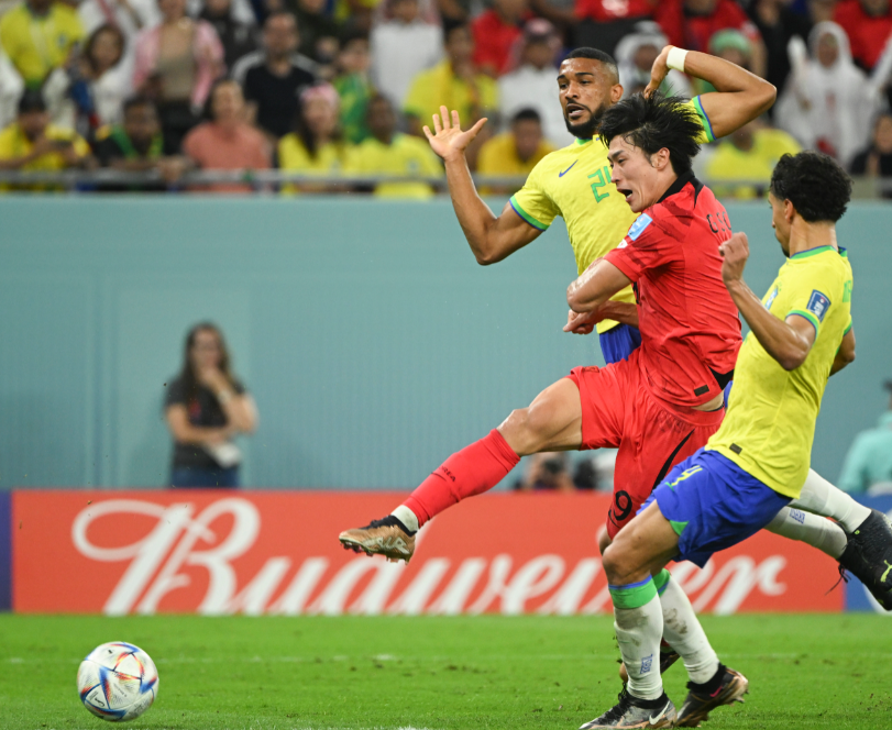 关于里昂训练开放日，今晚遗憾出局引欢呼，足总杯在即，身体对抗强度拉满的信息